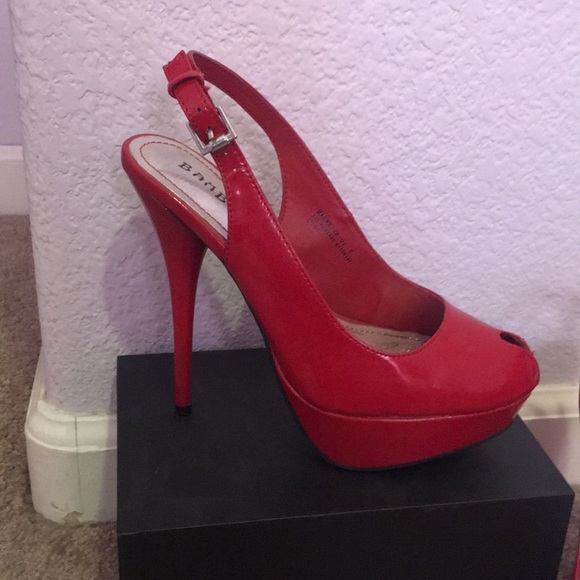 Heels - Picture 2 of 3